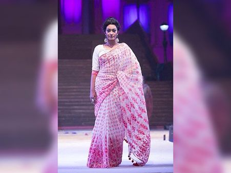 ২. মোটিফ প্রিন্ট: