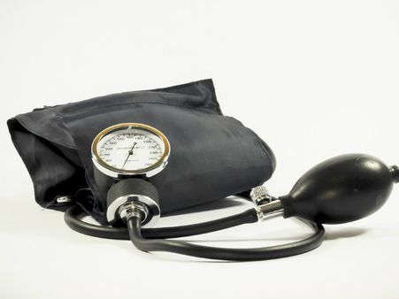 ৩. রক্তচাপ নিয়ন্ত্রণে রাখে: