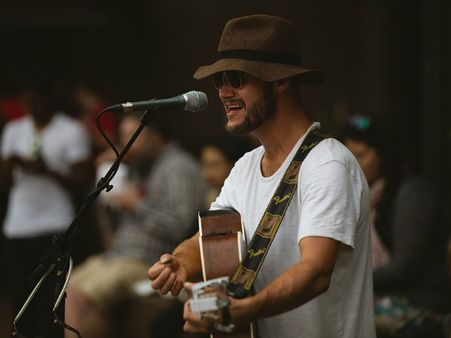 ৬. একাকিত্ব দূর করে: