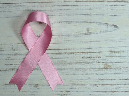 ৫. ব্রেস্ট ক্যান্সারকে দূরে রাখে: