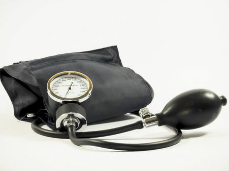 ৬. রক্তচাপ স্বাভাবিক রাখে: