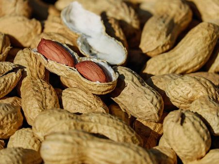 ৫. বাদাম: