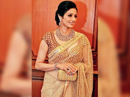 স্টোন বসানো শাড়ি