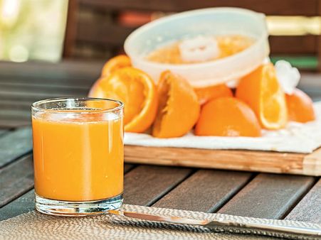 ৬. ফলের রস: