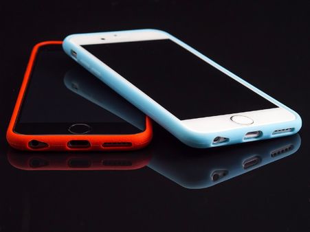 ৬.বাথরুমে ফোন নিয়ে ঢোকা: