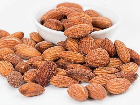 ৮. বাদাম: