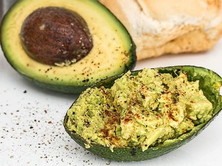 ২. অ্যাভোকাডো: