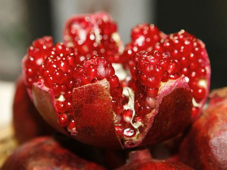 ১. ডালিম: