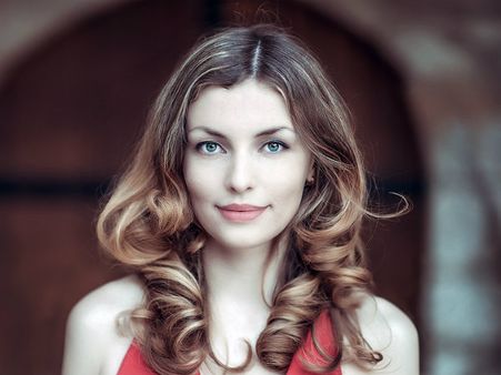 ৬। মুখের বাড়তি মেদ ঝরে যায়: