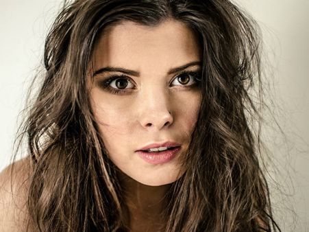 ৩। মুখে বয়সের ছাপ ফেলতে দেয় না: