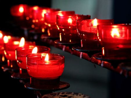 ২. সুগন্ধি মোমবাতি: