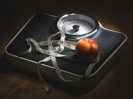 ৬. ওজন হ্রাসে সাহায্য করে: