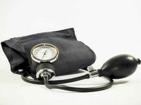 ১. রক্তচাপ মারাত্মক বেড়ে যায়: