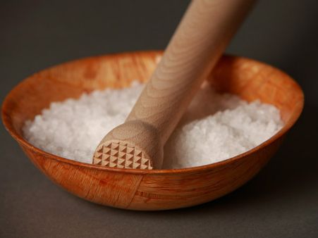 নুন মেশানো জলে গারগেল করা