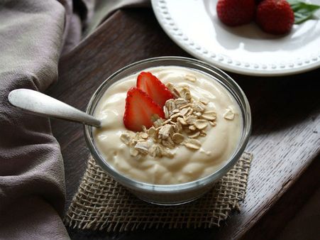 ২. দই এবং হলুদ: