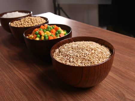 ১. হোল গ্রেন খাবার বেশি করে খেতে হবে: