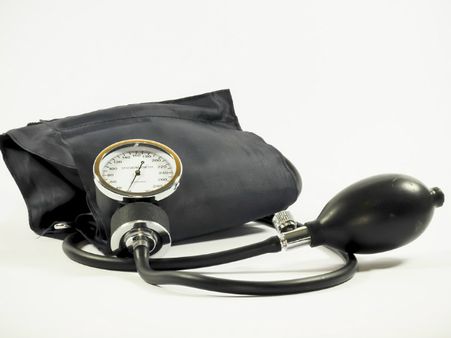 ২. রক্তচাপ নিয়ন্ত্রণে রাখে: