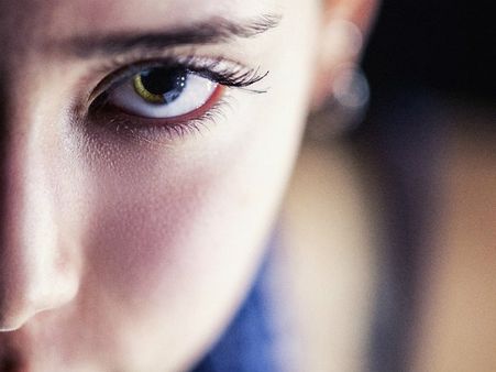 ৬. দৃষ্টিশক্তির উন্নতি ঘটায়: