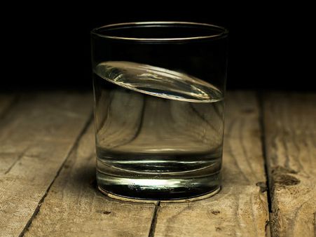 ৬. পর্যাপ্ত পরিমাণ জল খাওয়া জরুরি: