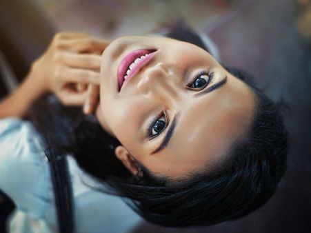 ১. মন খুলে হাসতে হবে: