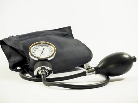 ১. রক্তচাপ নিয়ন্ত্রণে রাখে: