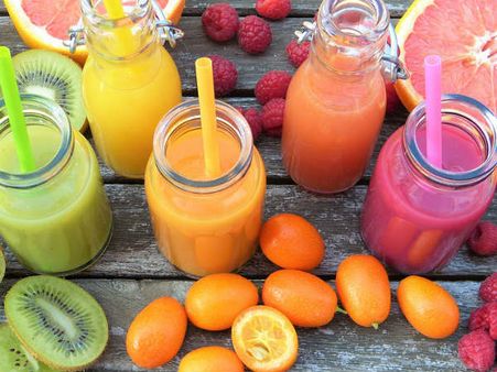 ৬. খালি পেটে ফল খেলে অ্যাসিড হয় না: