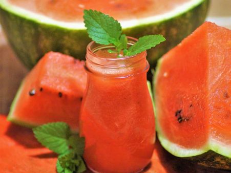 ২. নকলে ভরা: