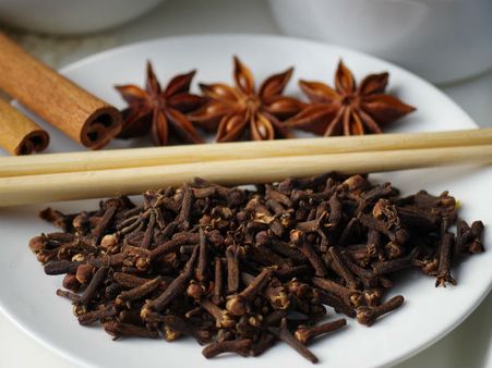 ১২. লবঙ্গ: