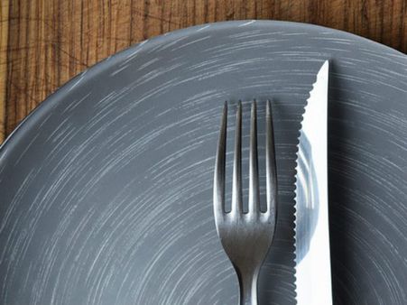 ১. খালি পেটে থাকবেন না: