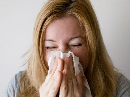 ৩. ফেস মাস্ক ব্যবহার করতে ভুলবেন না: