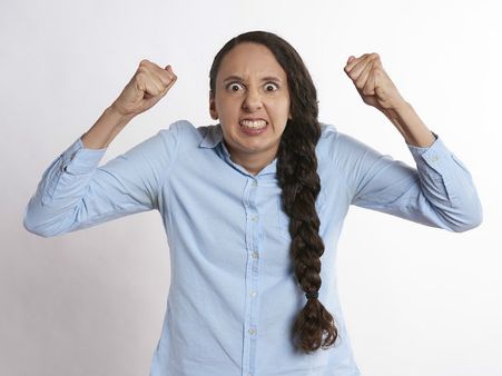 ৮. রাগ বেড়ে যায়: