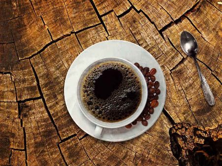 ২. হট চকলোটে এবং কফি: