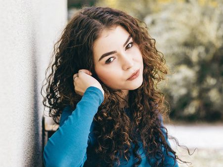 ৫. ত্বক টানটান রাখে: 