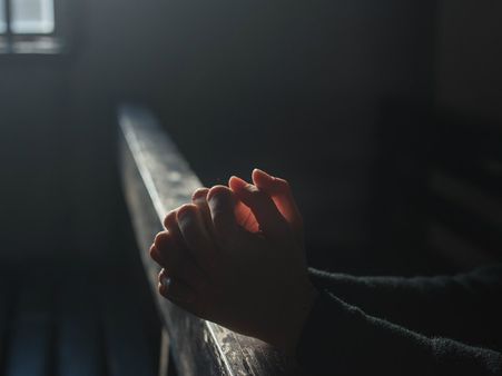 ২. মানসিক অবসাদ এবং অ্যাংজাইটি দূরে থাকে: