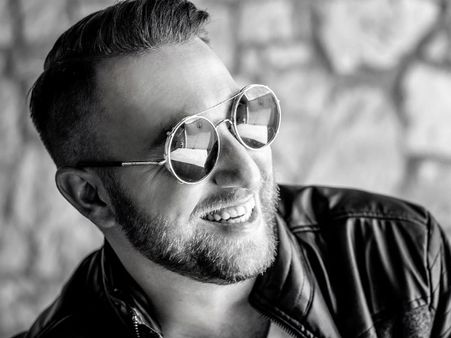 ৬. আপনি কি মজা করতে খুব ভালবাসেন?