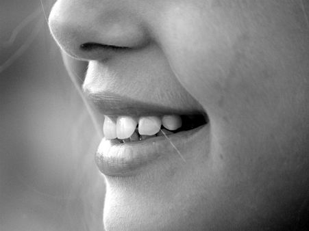 ৭. দাঁতের স্বাস্থ্যের উন্নতি ঘটায়: