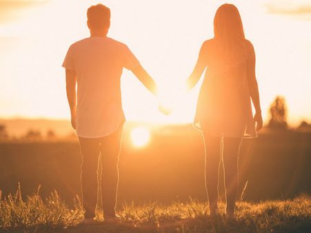 ২. শরীরকে ভেতরকে থেকে চাঙ্গা করে এবং ত্বককে সুন্দর কোরে তোলে: