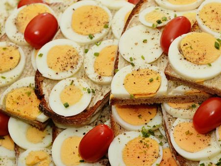 ১. প্রোটিনের ঘাটতি দূর করে: ১. প্রোটিনের ঘাটতি দূর করে: