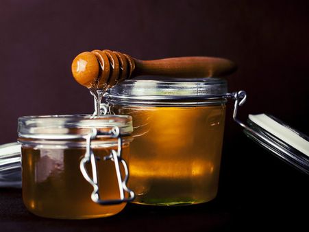 ২. মধু: ২. মধু: