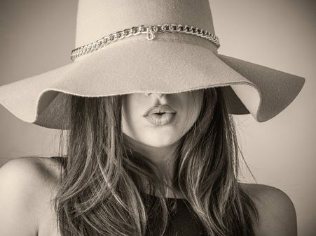 ৩. ত্বকের সৌন্দর্য কমে যায়: ৩. ত্বকের সৌন্দর্য কমে যায়: