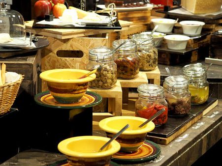 ২. নানাবিধ গ্যাস্ট্রিক সংক্রান্ত সমস্যা মাথা চাড়া দিয়ে ওঠে: