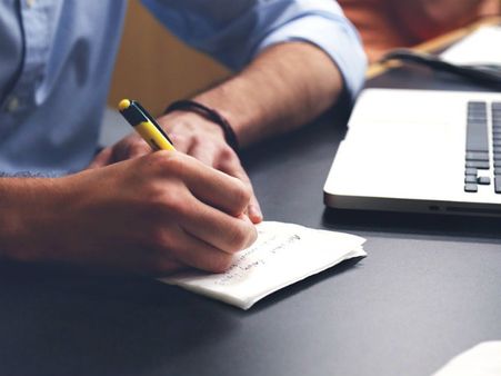 ২. ঘাড়ে এবং কাঁধে যন্ত্রণা: ২. ঘাড়ে এবং কাঁধে যন্ত্রণা: