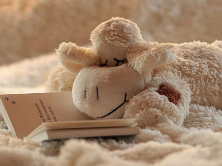 ১. ভুলেও পেটের উপর চাপ গিয়ে শোবেন না যেন: