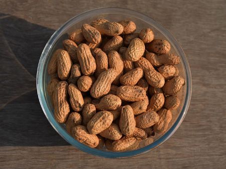 ৭. বাদাম: