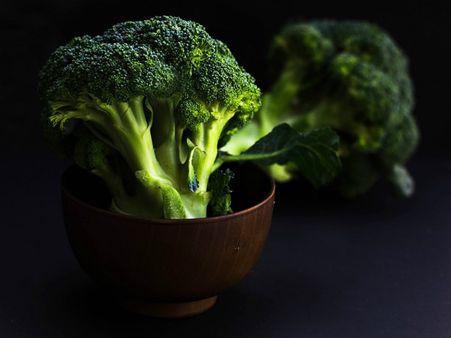 ৬. সবুজ শাক-সবজি খাওয়া কমালে চলবে না: