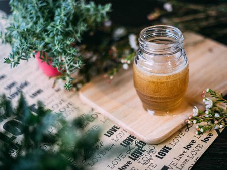 ৩. লেবু, মধু এবং গরম জল: ৩. লেবু, মধু এবং গরম জল: