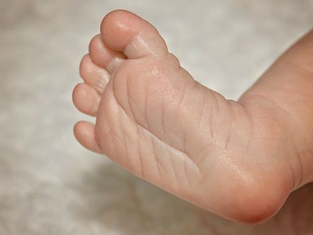 আর পায়ের তলা যাদের ছোট? 