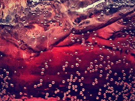 ১. শরীরে জলের ঘাটতি দেখা দেয়: