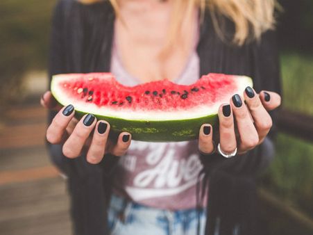 ১. ত্বকের ঔজ্জ্বল্য বাড়িয়ে তোলে: