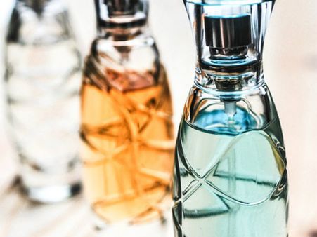 ১. পার্ফিউম: